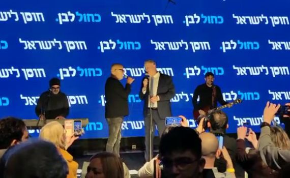 צפו בדואט של בני גנץ ואריק סיני