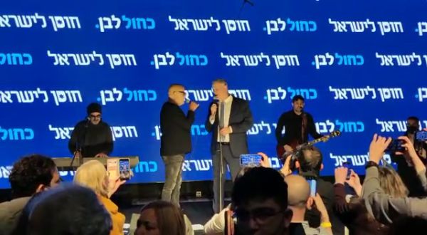 צפו בדואט של בני גנץ ואריק סיני