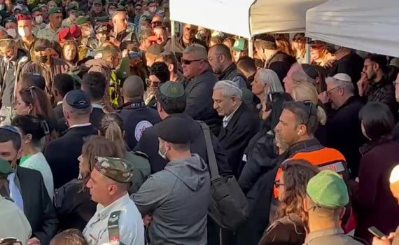 "רוצה את הבת שלי, איך לא שמרתי עלייך?"