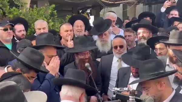 "הוא עטף את הבן שלו קיבל כדורים והציל את הבן"