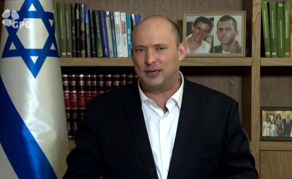 התגובות: "בנט בסדרה של ראיונות מבוהלים ופתטיים"