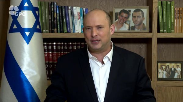 התגובות: "בנט בסדרה של ראיונות מבוהלים ופתטיים"