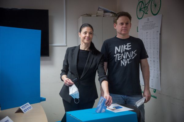 גנץ תקף את מרב מיכאלי; ליאור שליין לא נשאר חייב