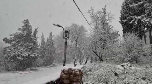 שלג כבד החל לרדת בצפון. צפו בתיעוד