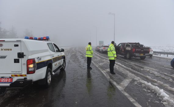 בעקבות מזג האוויר: כבישים וצירי תנועה נחסמו