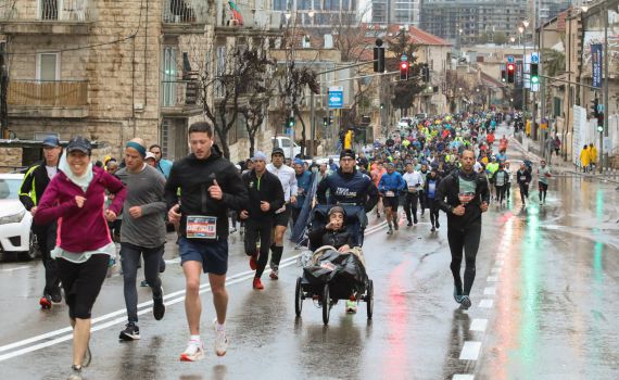 אלו חסימות הכבישים: בקור ובגשם החל מרתון ירושלים