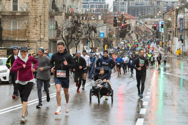 אלו חסימות הכבישים: בקור ובגשם החל מרתון ירושלים