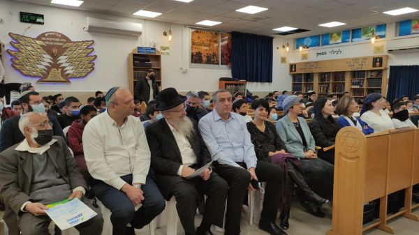 תפילה מיוחדת: החמ"ד מוקירים תודה לגיל השלישי