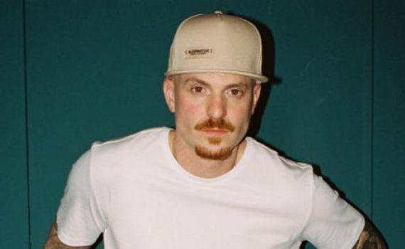 רביב כנר שוב משתף פעולה עם קרן פלס: נשרף העולם