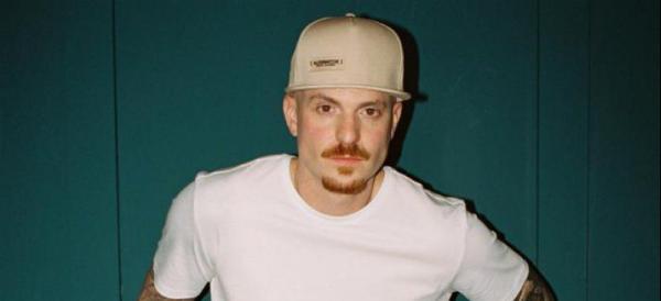 רביב כנר שוב משתף פעולה עם קרן פלס: נשרף העולם