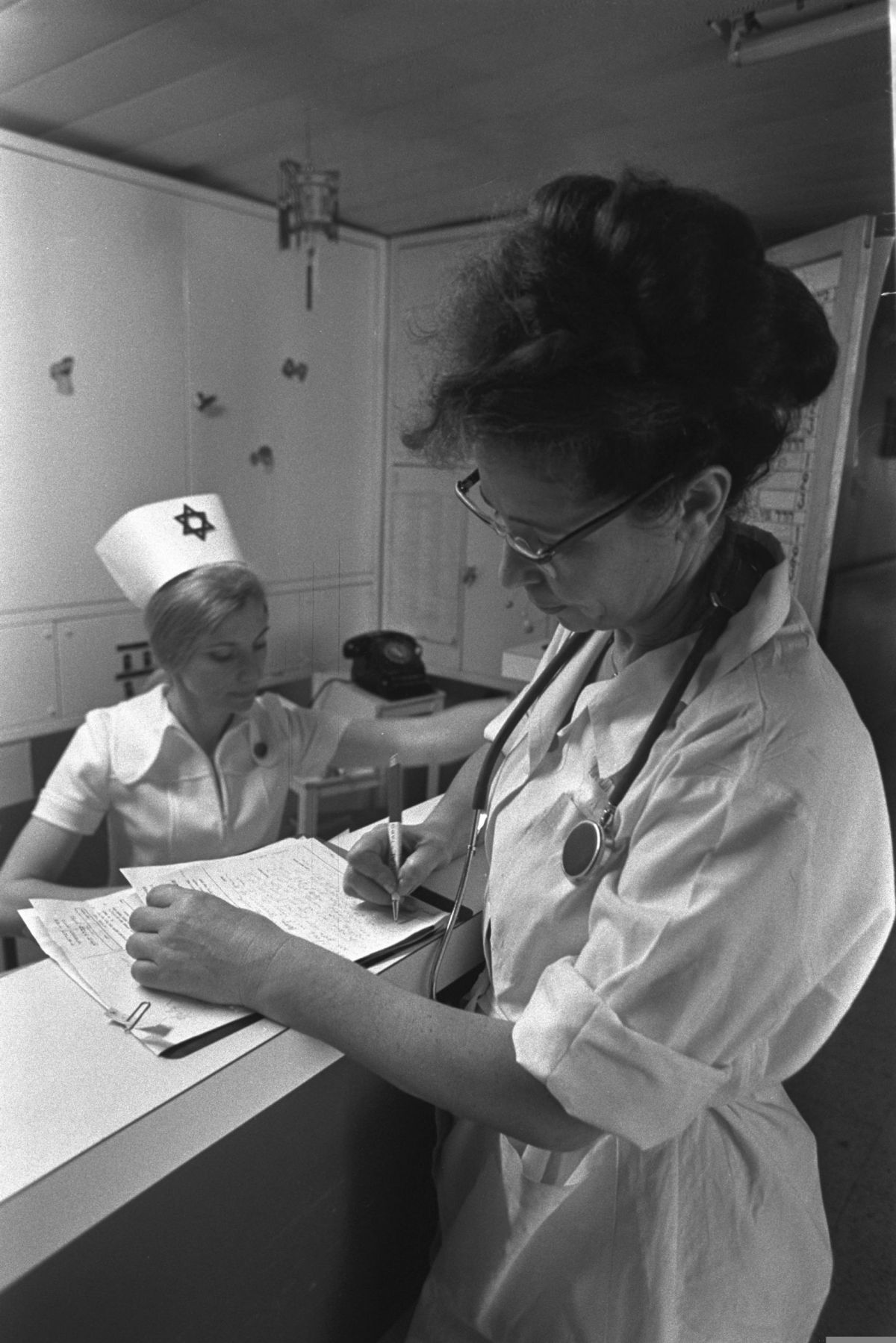 האזינו: סיפורן של חלוצות הרפואה בארץ ישראל