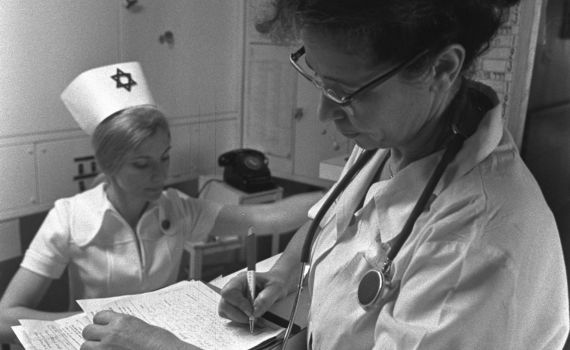 האזינו: סיפורן של חלוצות הרפואה בארץ ישראל