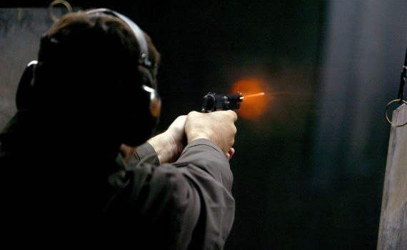 דרישה בכנסת: אפשרו לבני ישיבות להוציא רישיון נשק