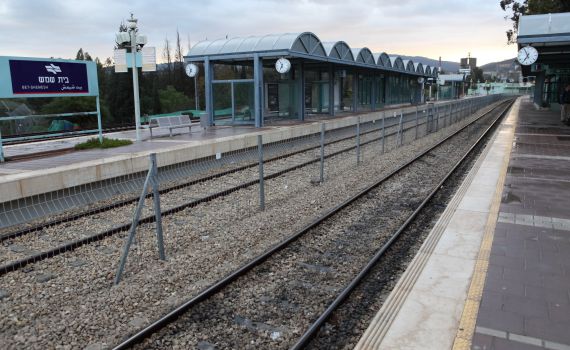 תקלת איתות: תחנות הרכבת שבו לפעילות חוץ מאחת