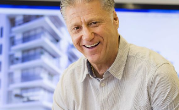 קורע: הכדורסלן מיקי ברקוביץ' מגיע לארץ נהדרת