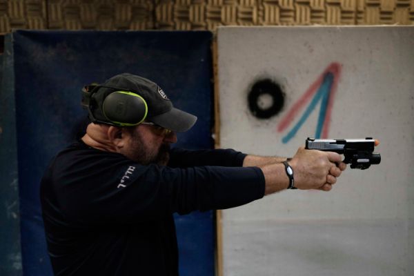 להגביר את הביטחון האישי: כך תוציאו רישיון נשק