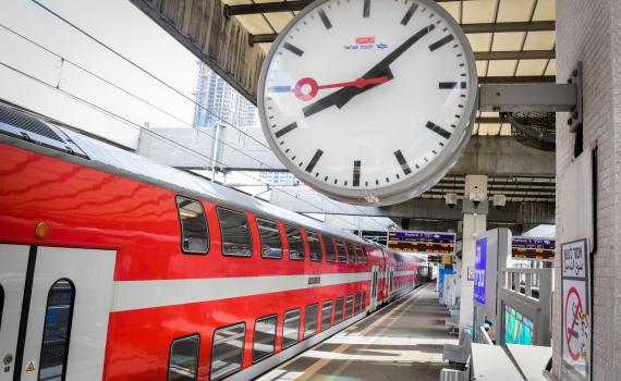 הבולען בתל אביב: גם תנועת הרכבות הופסקה