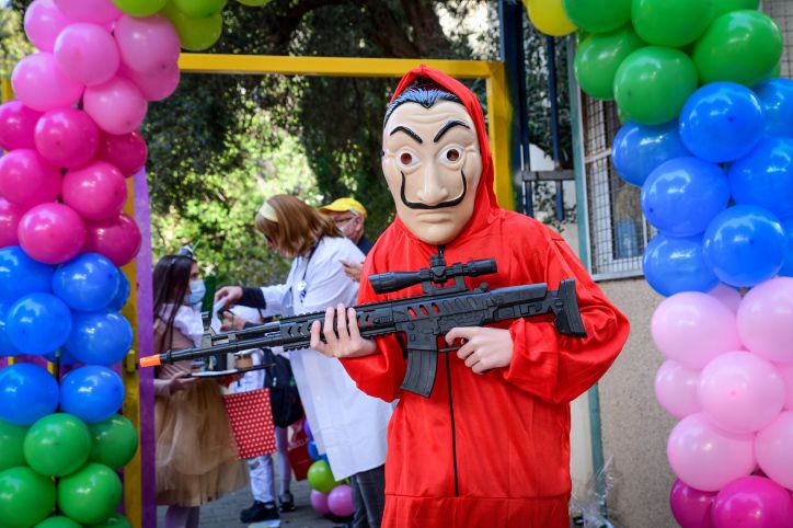 הורים שימו לב: סכנות בפורים – תרסיסים ומסכות שמונעות ראיה