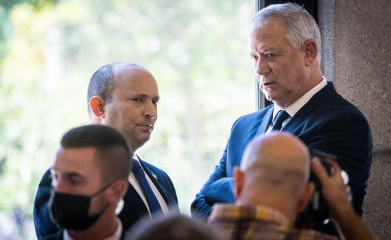 לא סופר את ראש הממשלה? גנץ שוב עושה לבנט תרגיל