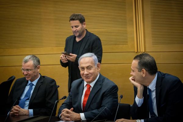 מלשכת נתניהו להתמודדות על ראשות המועצה