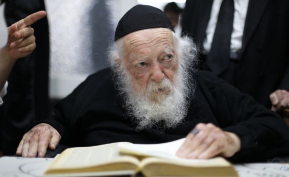 "אין מי שיחליף אותו": הרב קנייבסקי הובא למנוחות