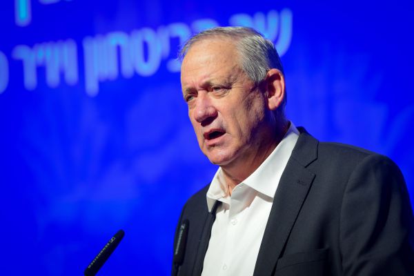 גנץ עוקץ את לפיד: "בואו לא נערער את היציבות"