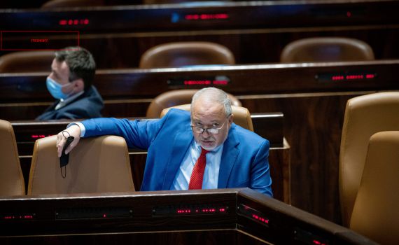 גזרת המעונות: הטריק של ליברמן נגד האברכים