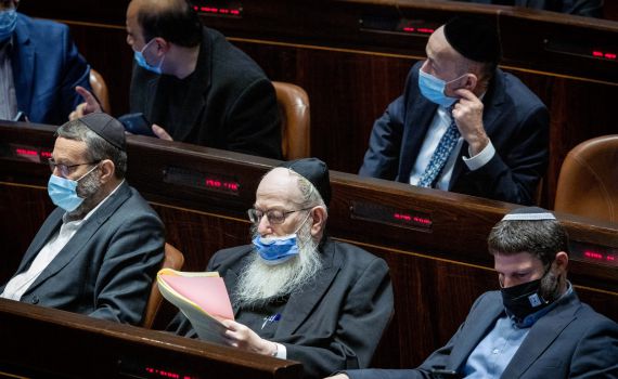 מגעים בין לפיד לאדמו"ר מגור: רשת ביטחון לממשלה