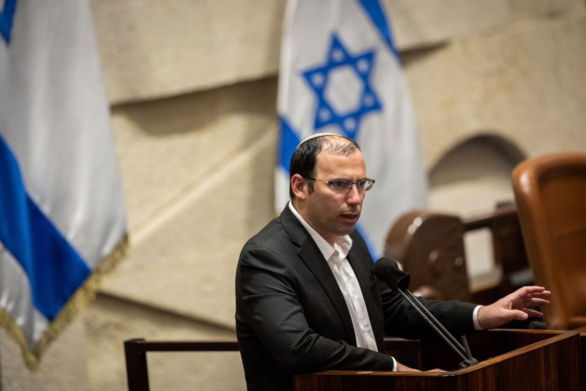 רוטמן: "בשחור מסומנים החוקים הגזעניים שיצרת"