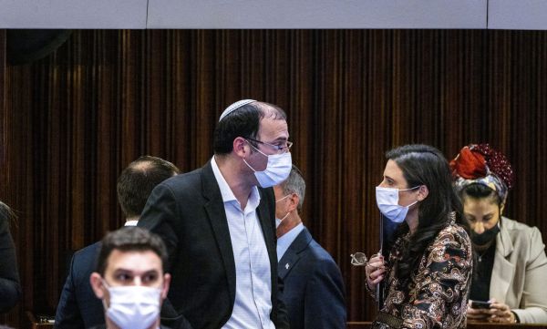 לקראת אישור סופי: מה תוקע את חוק האזרחות?