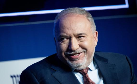 ליברמן: אבו מאזן הוא טרוריסט יותר מסוכן מחמאס