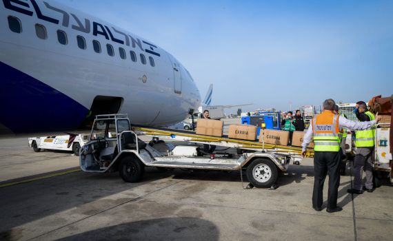 טרגדיה במטוס: בן 60 חש ברע ונפטר בדרך לתאילנד