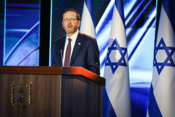 הרצוג: "אסור לנו להרכין ראש מול הטרור והשנאה"