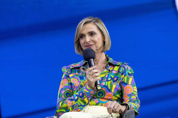 דנה ויס מותקפת ברשת: "מדהים כמה דק העור"