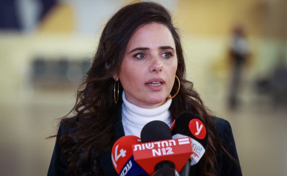 איילת שקד ליאיר לפיד: "ממה אתה מפחד?"