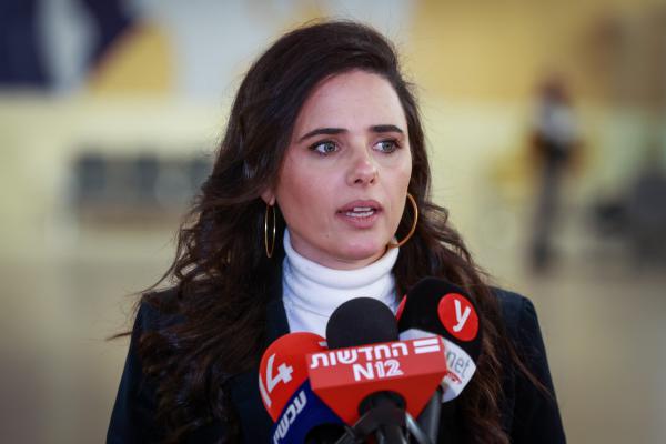 איילת שקד ליאיר לפיד: "ממה אתה מפחד?"