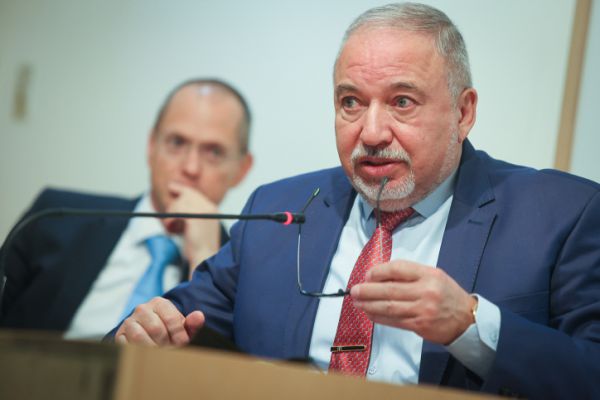 ליברמן תוקף בחריפות: "זה לא הזמן לפוליטיקה"