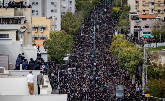 הגדולה בהיסטוריה? כמה היו בהלווית הרב קנייבסקי?