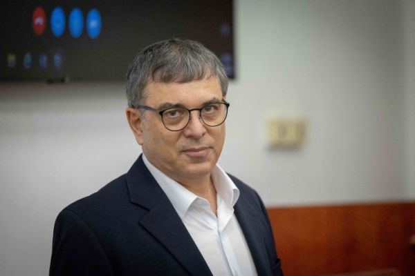 דרמה בעדותו של פלבר: "זה סותר את הודעתך במשטרה"