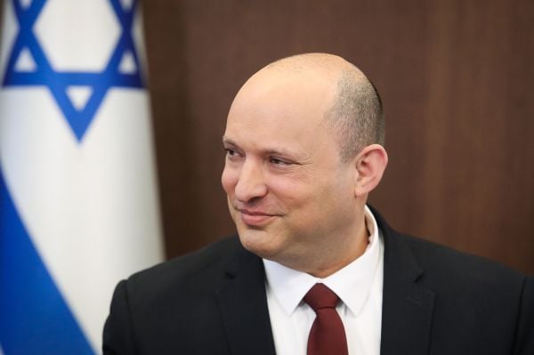 בנט, הרחובות בוערים, בטל את הטיסה להודו