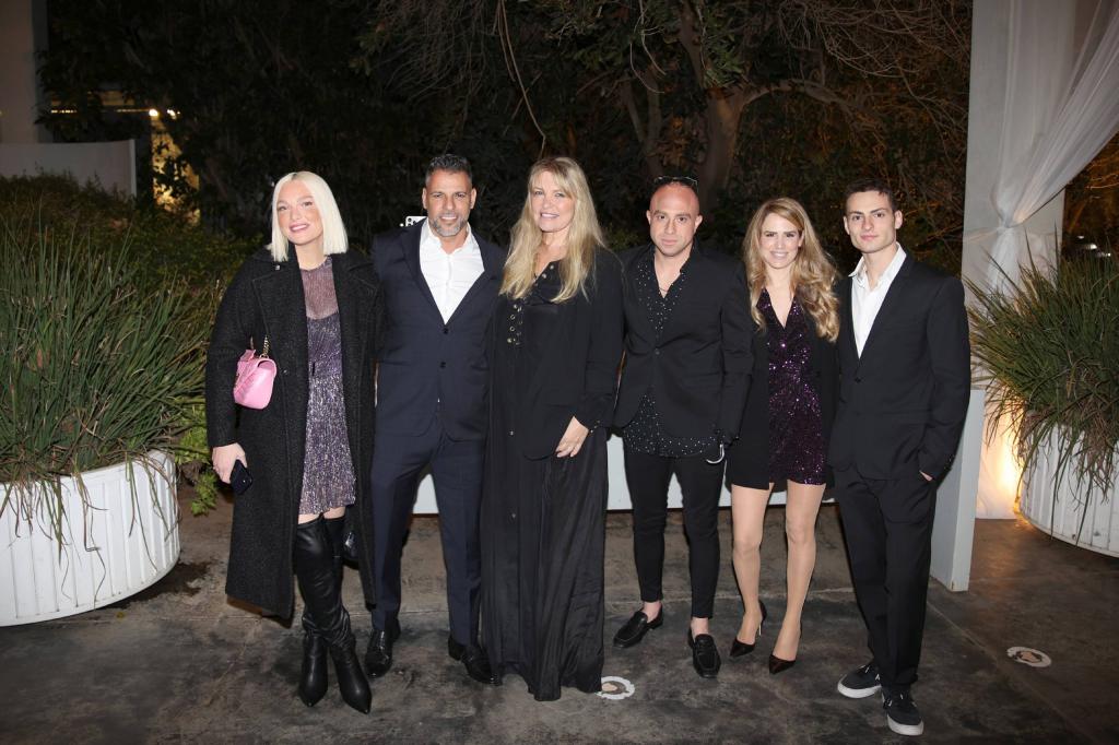 הספר של הסלבס התחתן | הכוכבים התייצבו