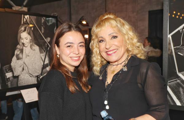 זאפה במחווה מרגשת לזמרות ישראליות