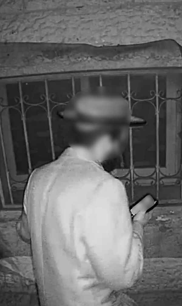 בן 30 מירושלים הציץ לחדר שינה, צילם ונעצר