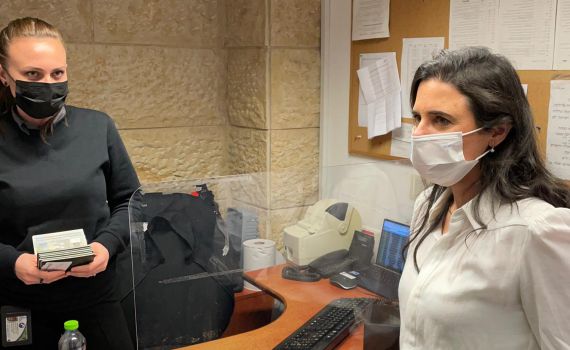 שקד בנתב"ג: "עושים את המקסימום האפשרי"