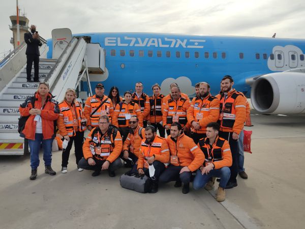 יוצאים עם ציוד הומניטרי, שבים עם כ-180 פליטים