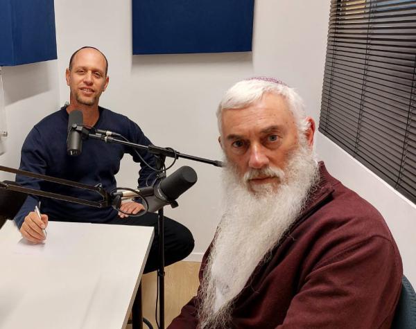 "הייתי מעדיף מישהו ממרכז הרב, אבל יש סיבה שזה בנט": צוללים עם מוטי קרפל