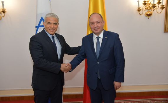 לפיד מגנה את הפלישה הרוסית: "אין לה הצדקה"