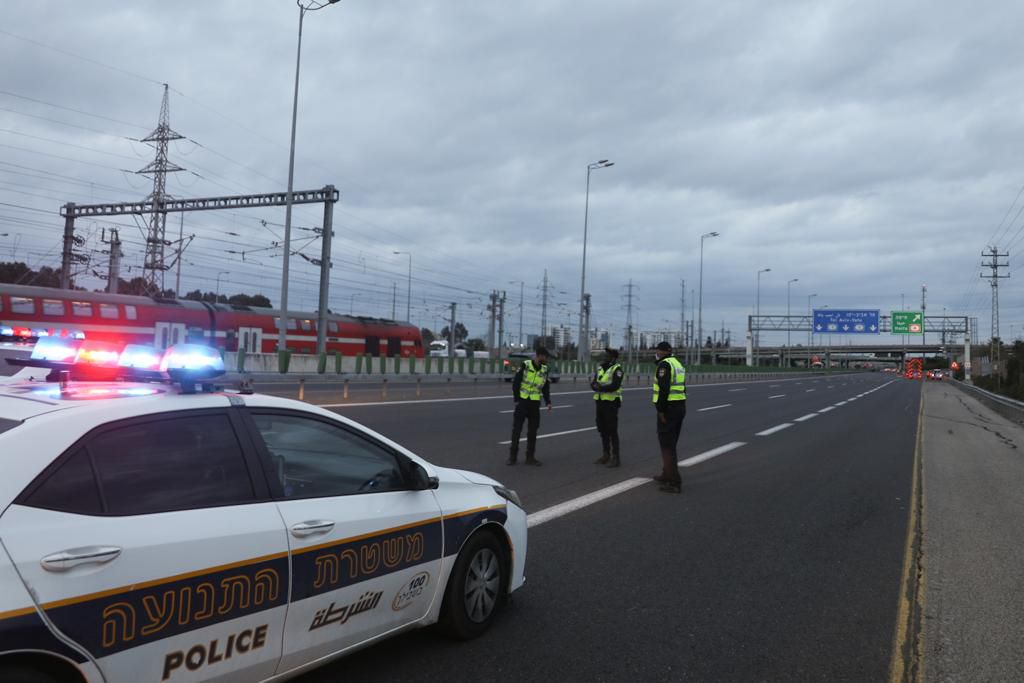 ממשיכים לשבש: פעילי שמאל חסמו את כביש 2