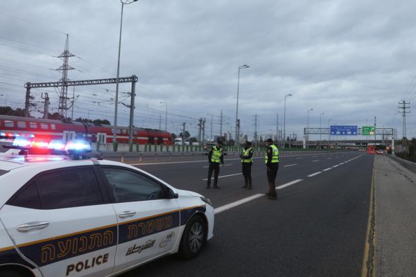 ממשיכים לשבש: פעילי שמאל חסמו את כביש 2