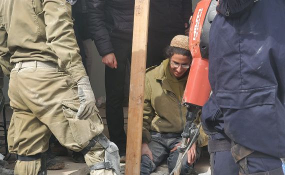 תיעוד מזעזע: כלב נמחץ למוות בהריסת המאחז